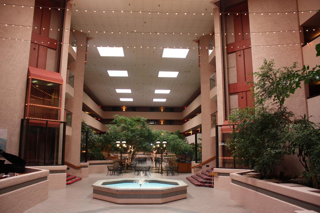 Hotel Ramada By Wyndham Viscount East Tucson
