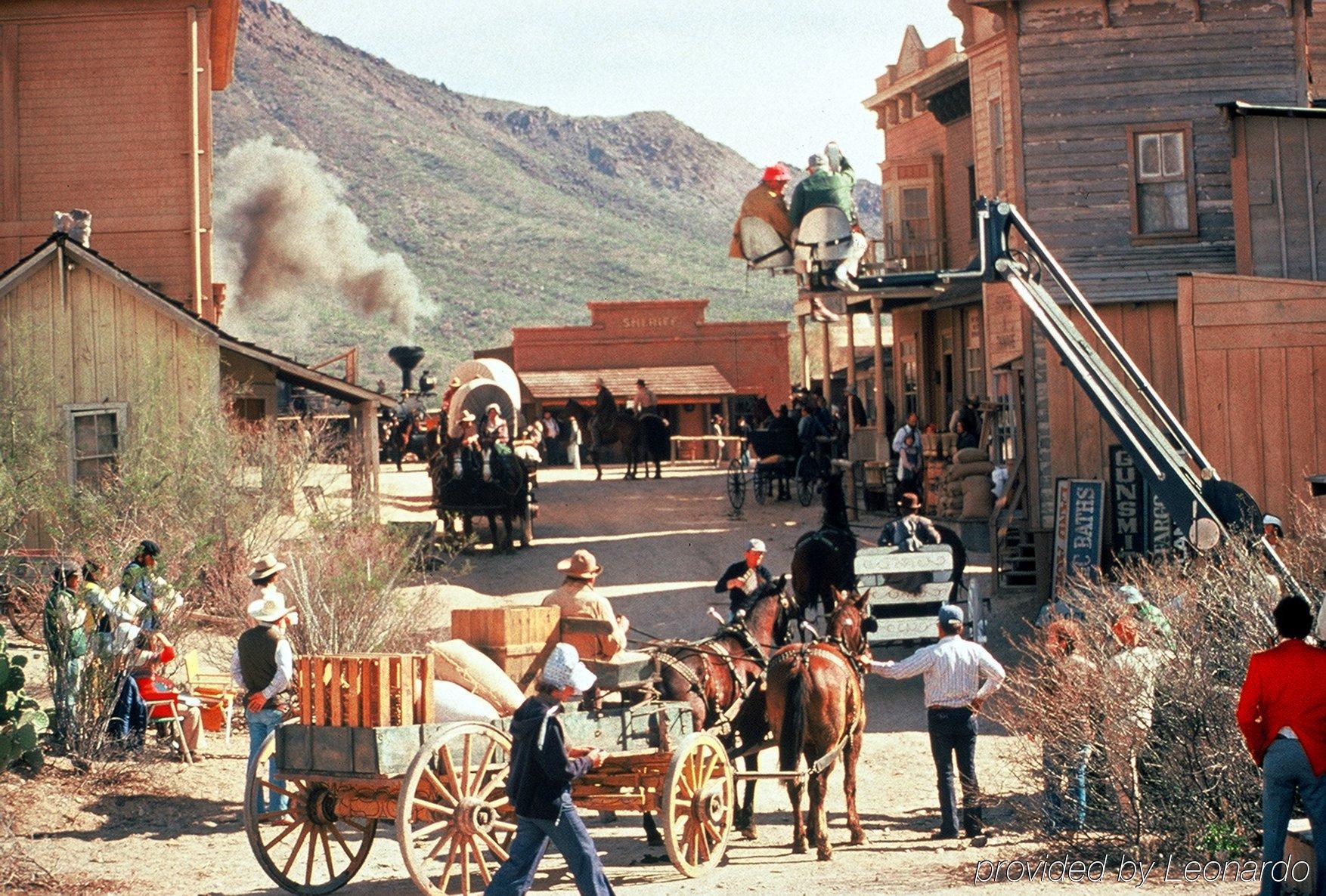 Hotel Embassy - Paloma Village Tucson