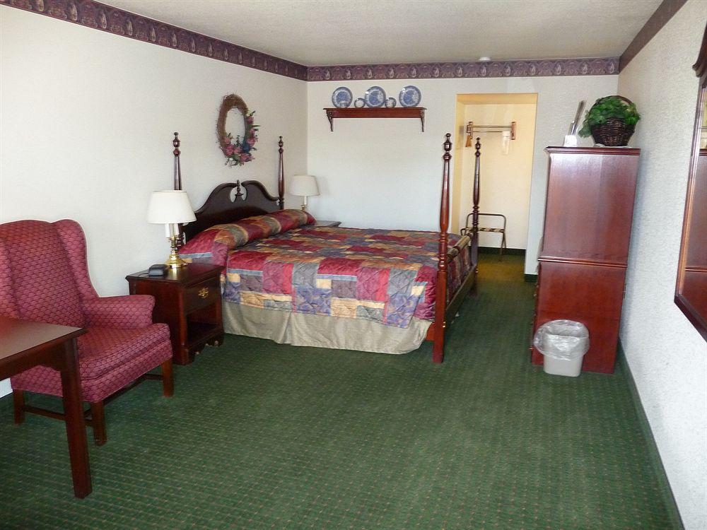 The Kc Show Motel Show Low