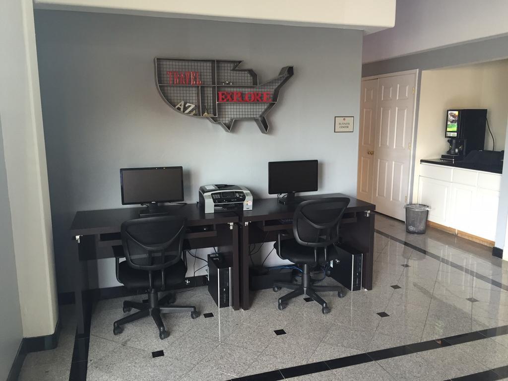 Hotel Ramada East 3*