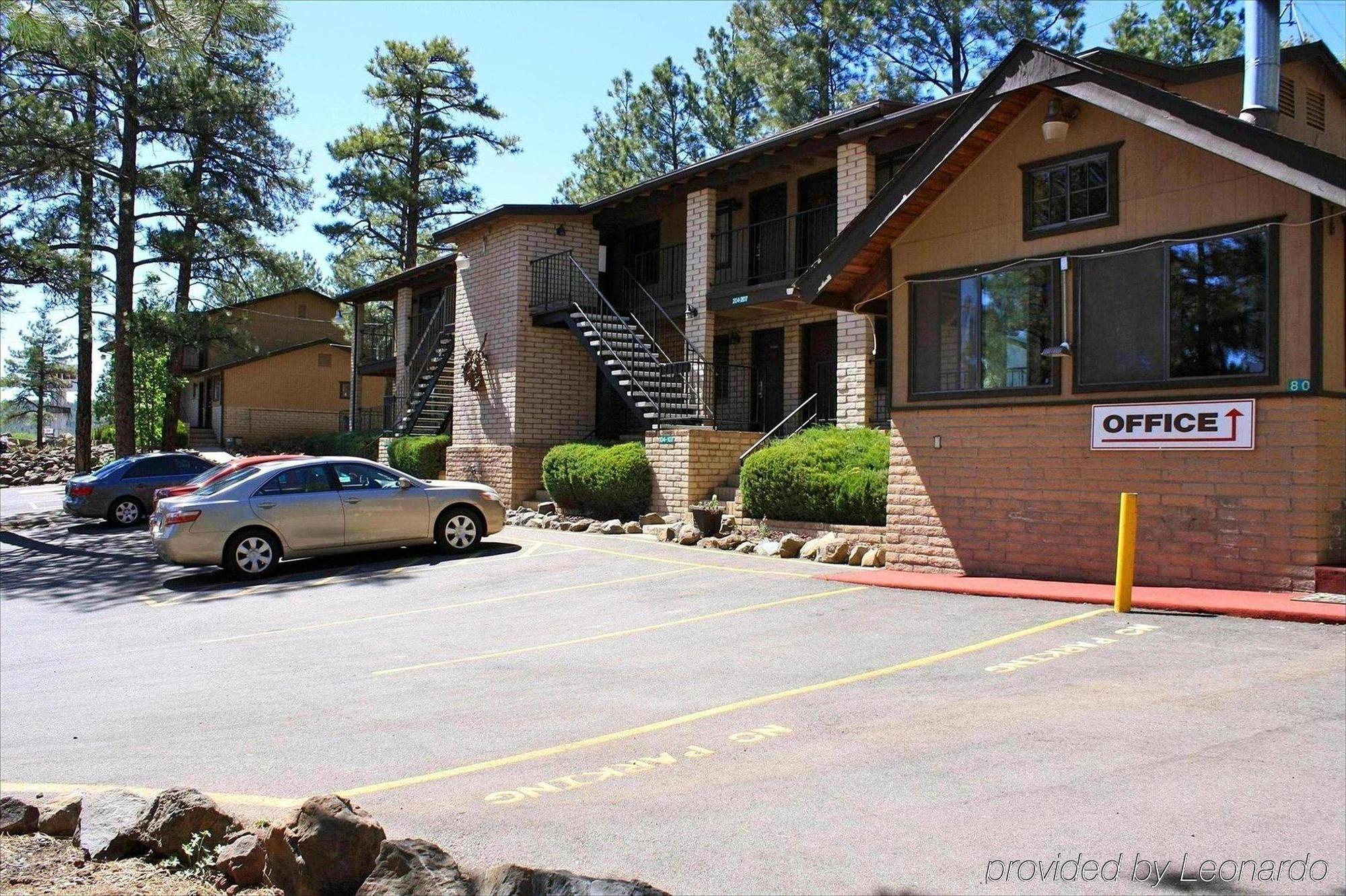 Motel In The Pines 2*
