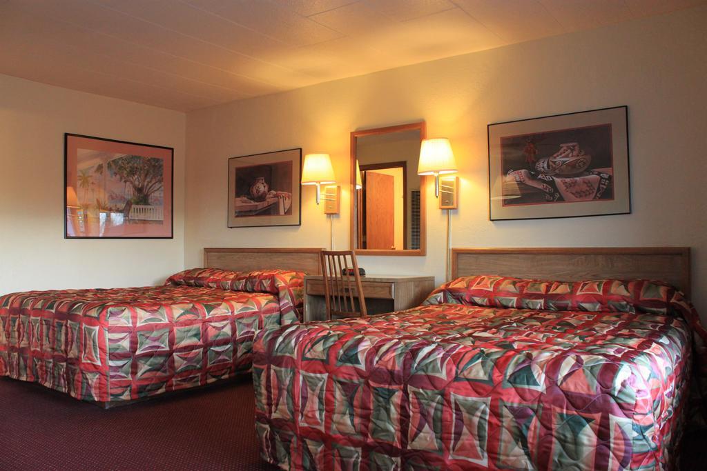 Kiva Motel 2*