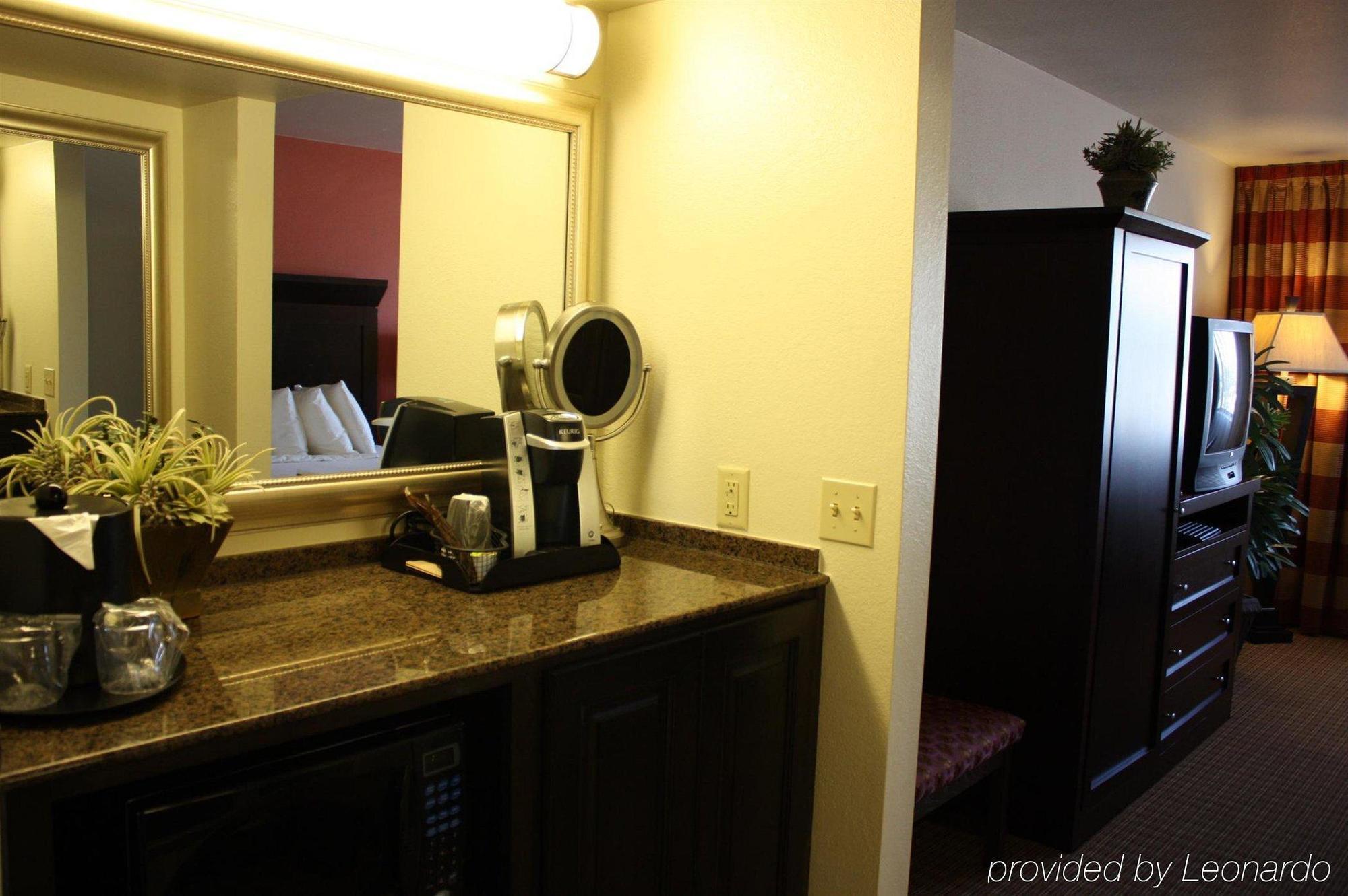 Ramada By Wyndham Viscount East Tucson