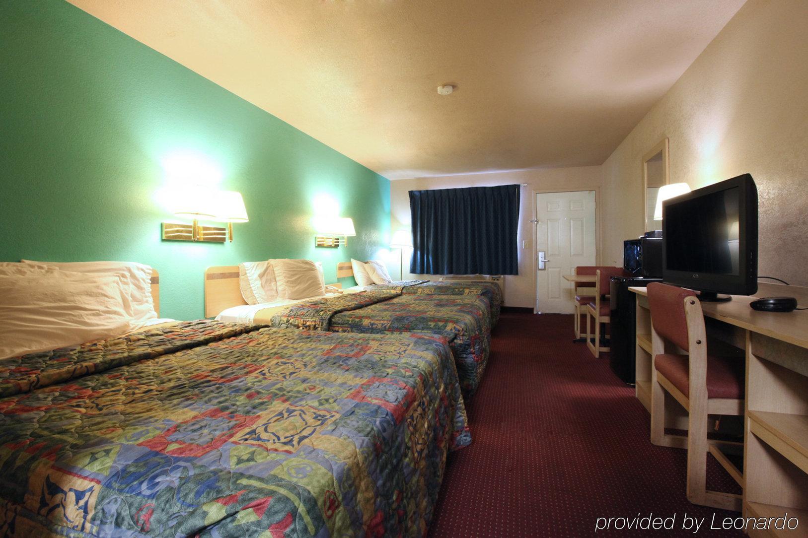 Quality Show Inn
