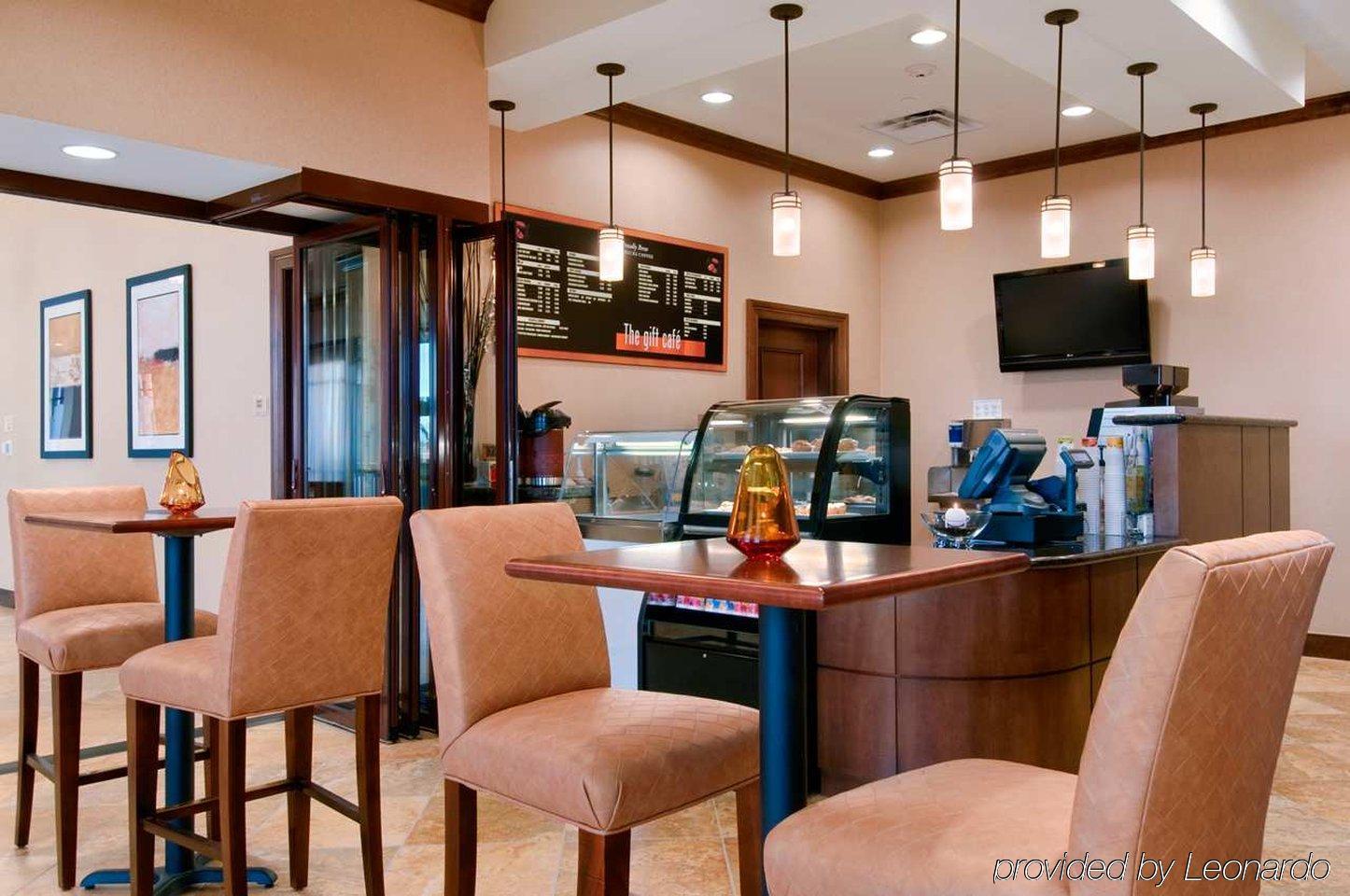Hilton Phoenix Hotel 4*