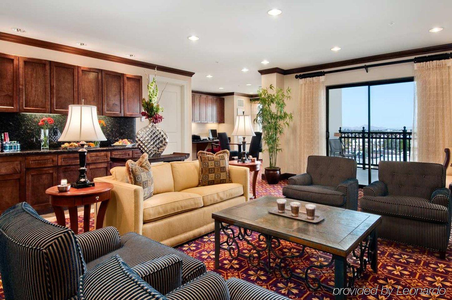 Hilton Phoenix Hotel 4*
