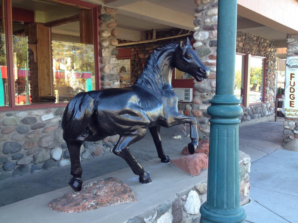 Motel Iron Horse