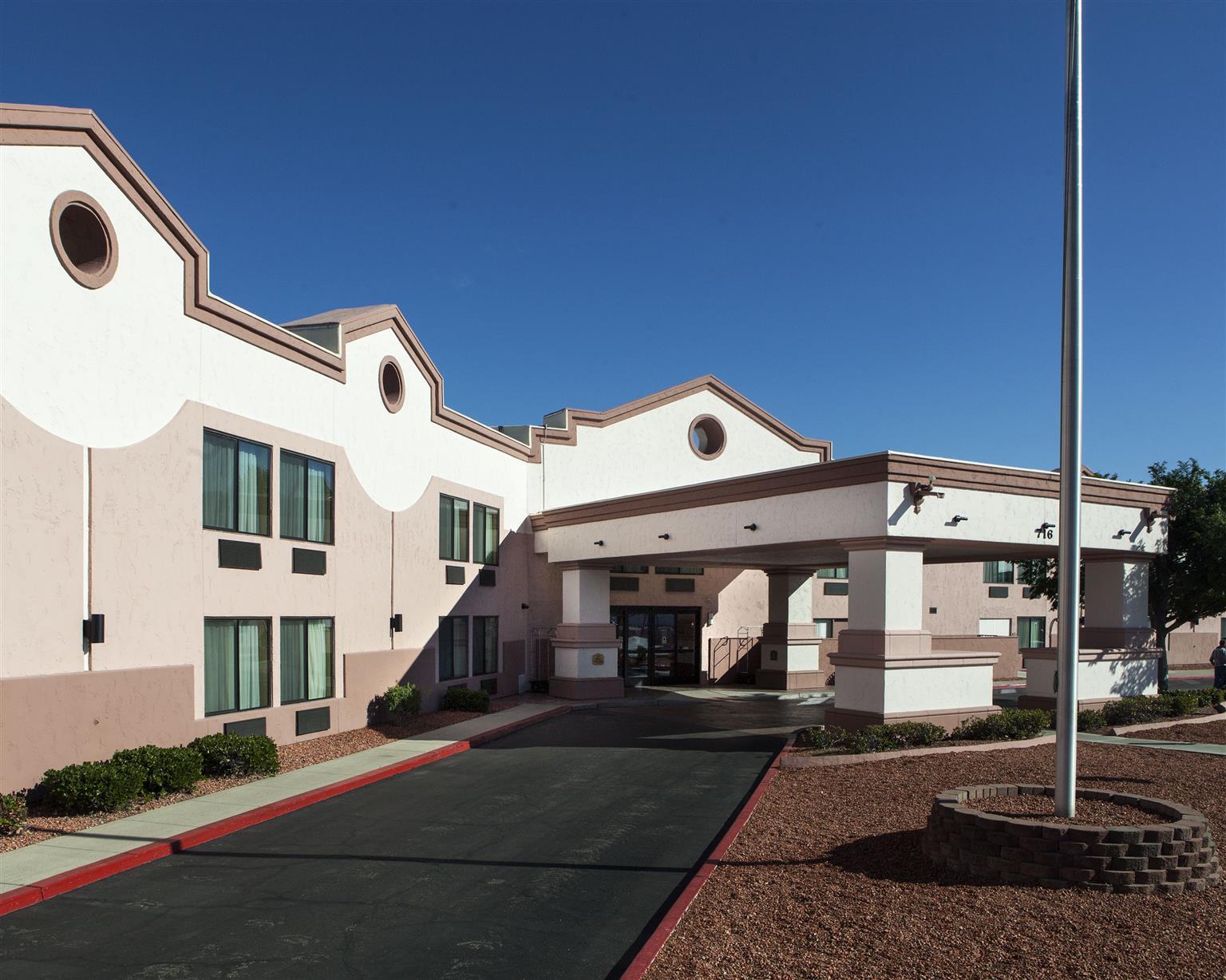 Western View Of Powell Hotel