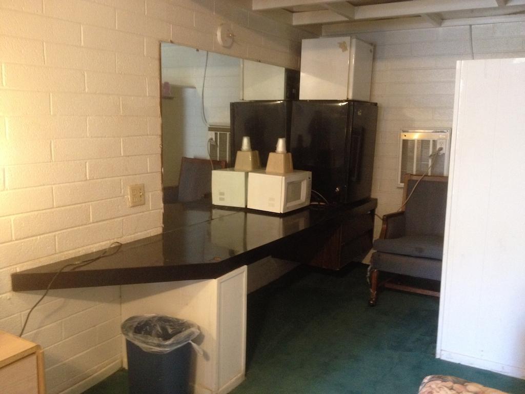 Motel Economy Globe