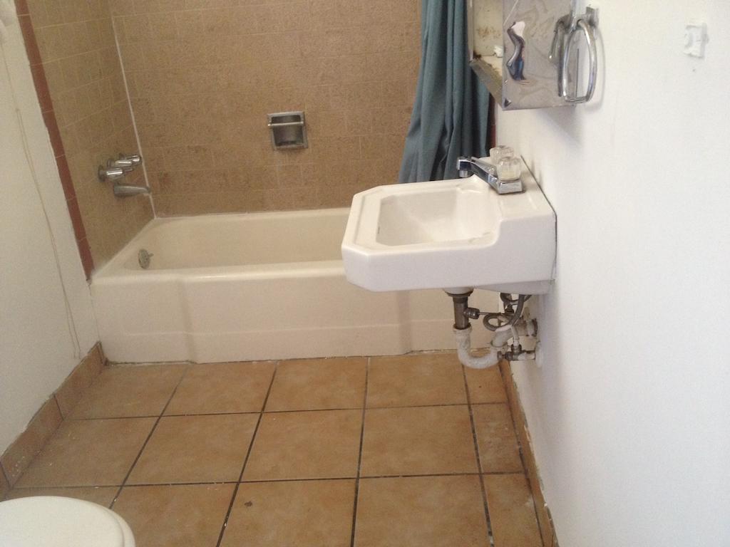 Motel Economy 2*