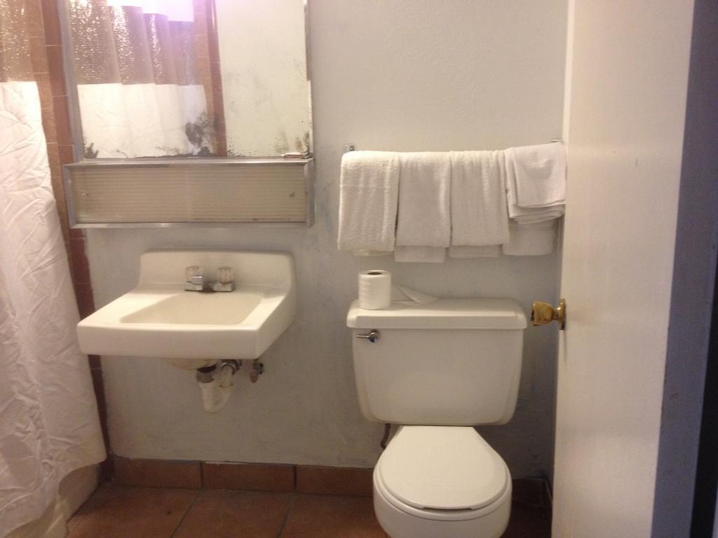 Motel Economy 2*