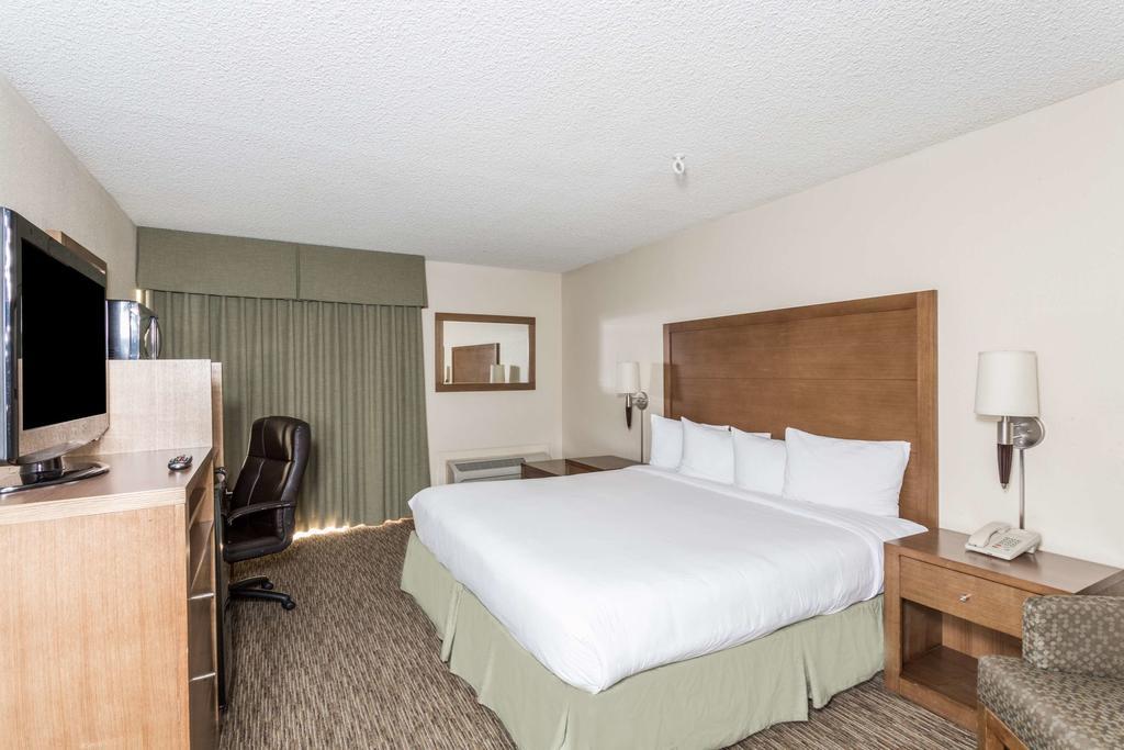 Days By Wyndham Glendale Area Peoria
