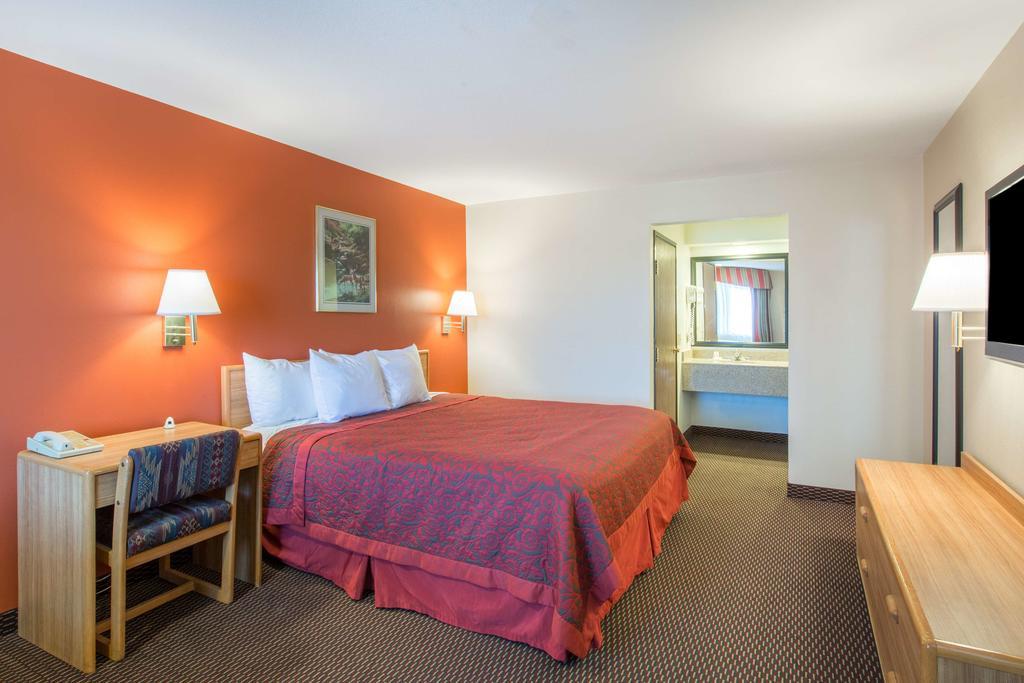 Hotel Days By Wyndham Airport