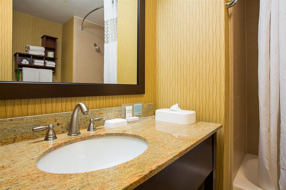 Hampton & Mall Hotel 3*