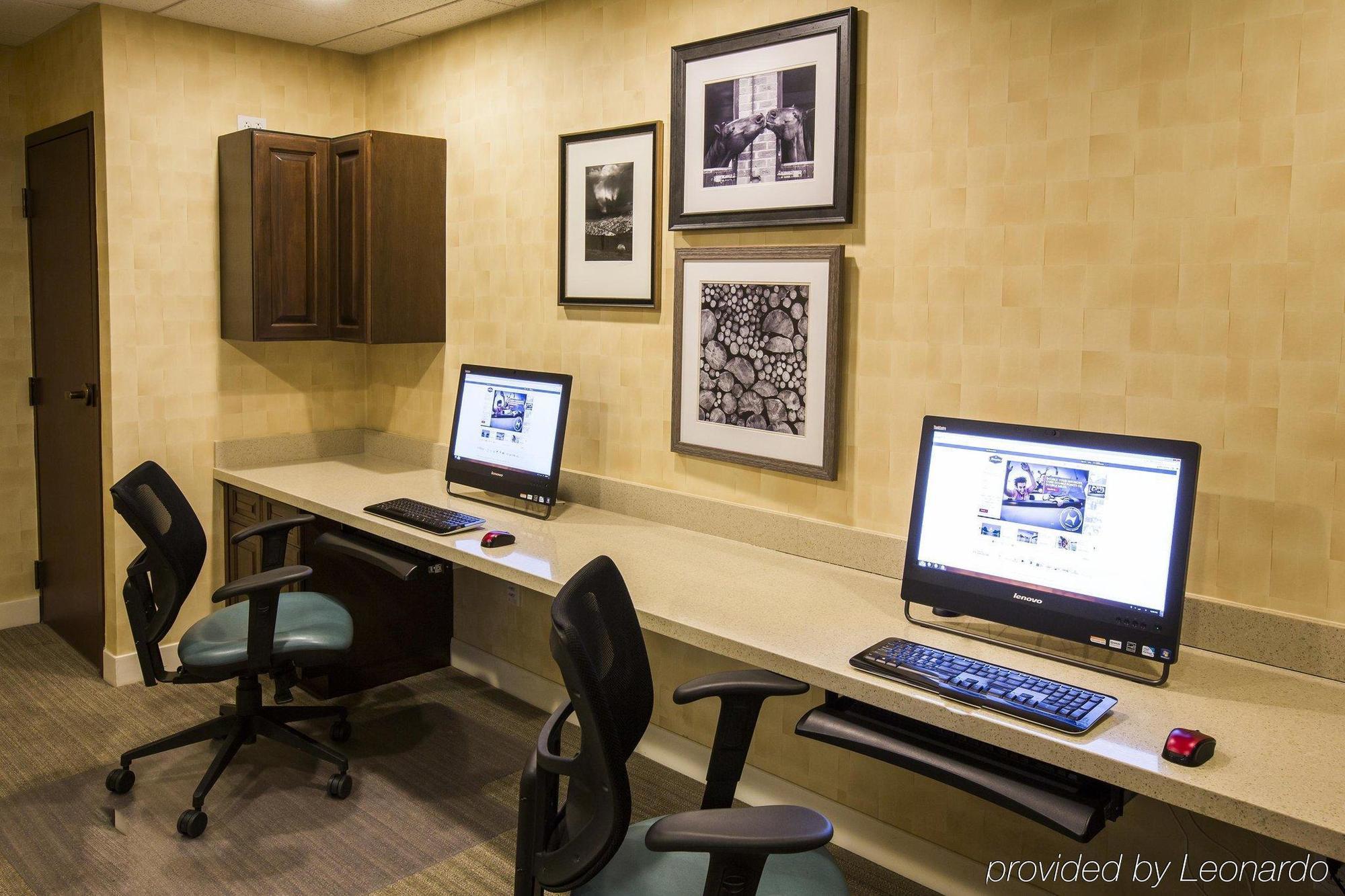 Hampton & Mall Hotel 3*