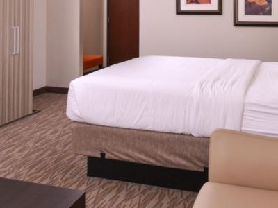 Express & By Ihg 3*