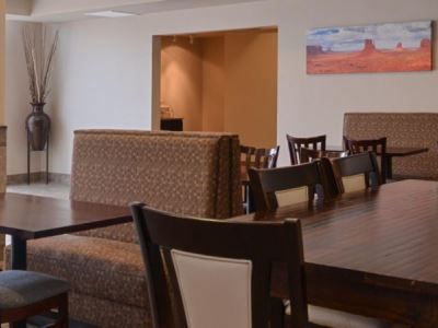 Express & By Ihg 3* Williams