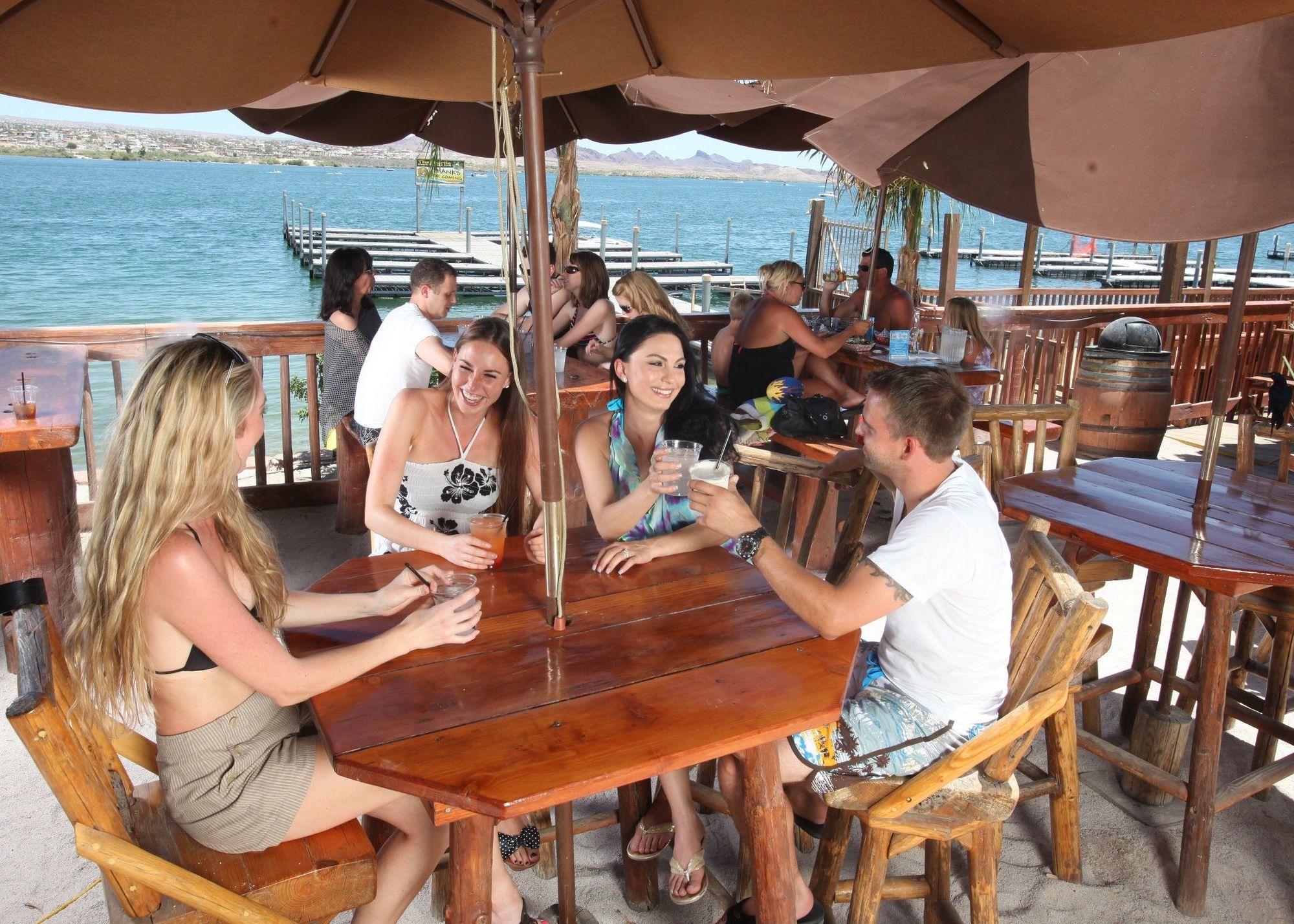 Resort The Nautical Beachfront 3*