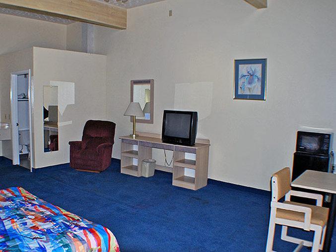 Hotel 6-globe, Az