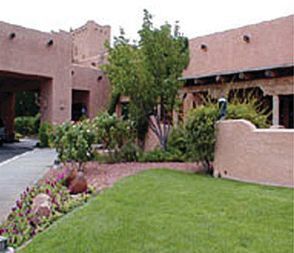 Courtyard At Powell Hotel Page