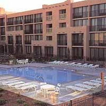 Courtyard At Powell Hotel Page