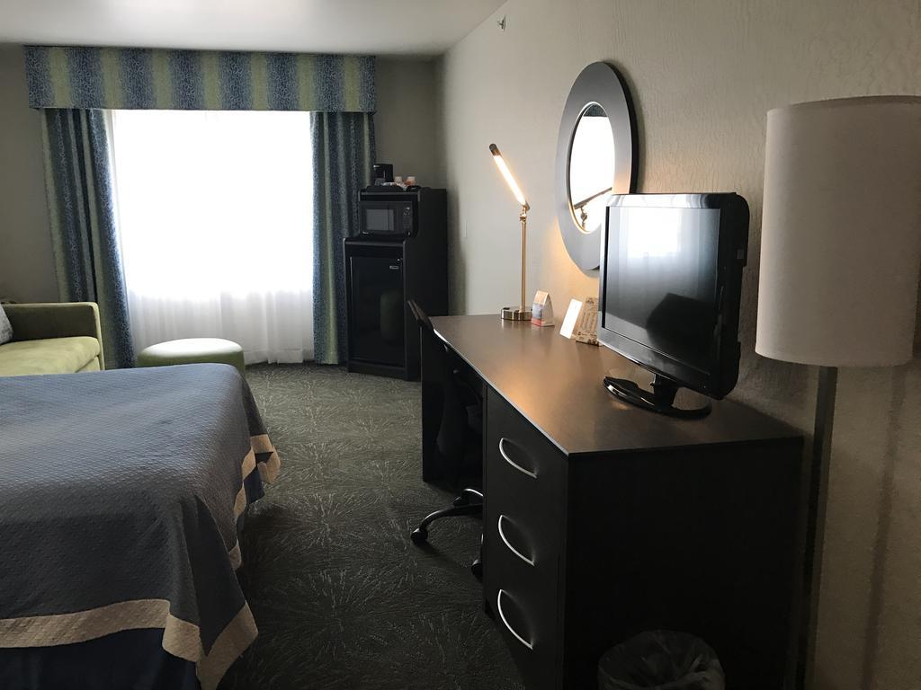 Days & By Wyndham East Hotel