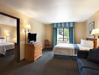 Days & By Wyndham East Hotel