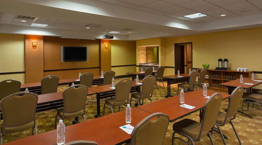 Hyatt Place Phoenix Airport 3*