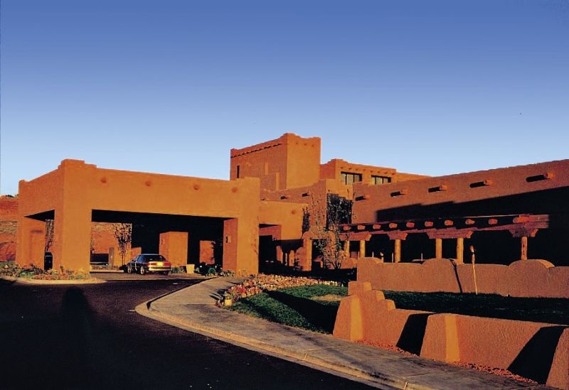 Courtyard At Powell Hotel