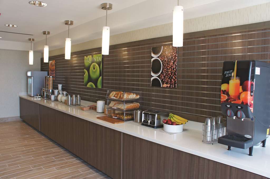 La Quinta By Wyndham Hotel