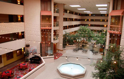 Ramada By Wyndham Viscount East Hotel 3*