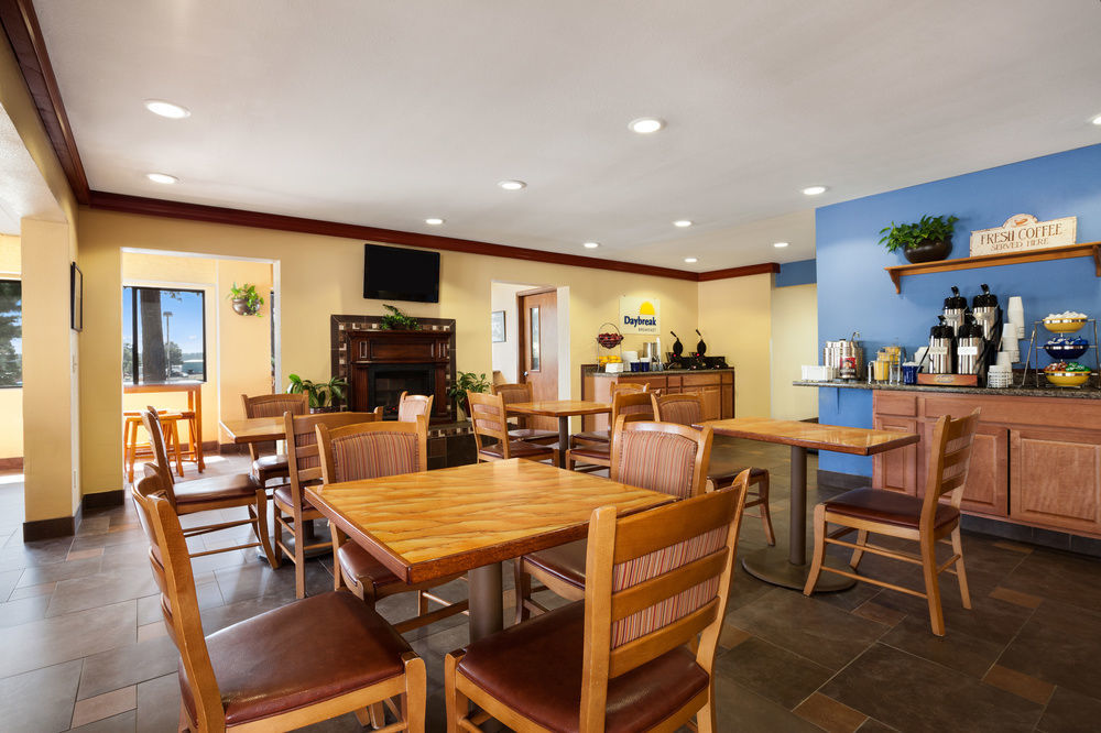 Days & By Wyndham East Hotel 3*