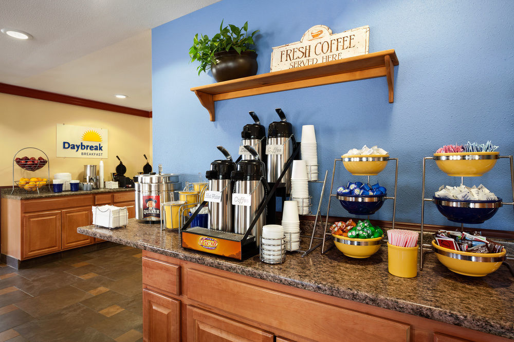 Hotel Days & By Wyndham East