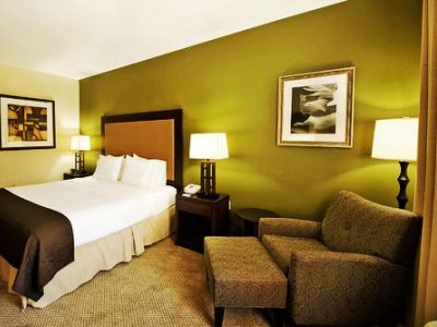 Express & Phoenix Dist By Ihg Hotel Glendale