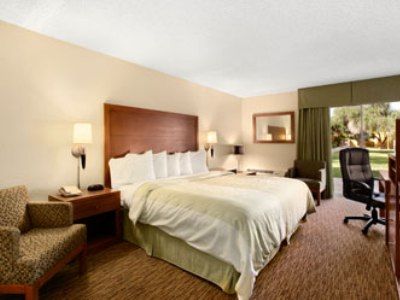 Hotel Days By Wyndham Glendale Area 2*
