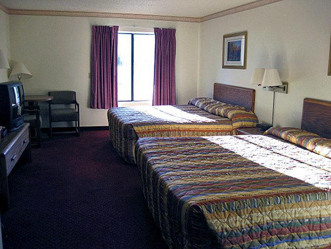 Hotel Comfort & Pinetop Show 2*