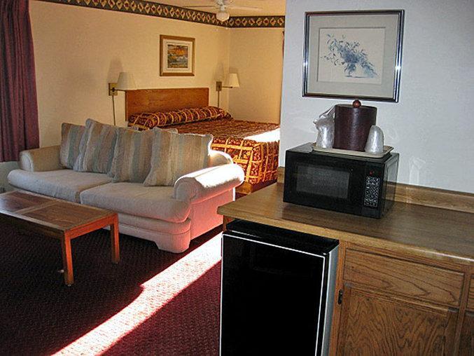 Hotel Comfort & Pinetop Show 2*