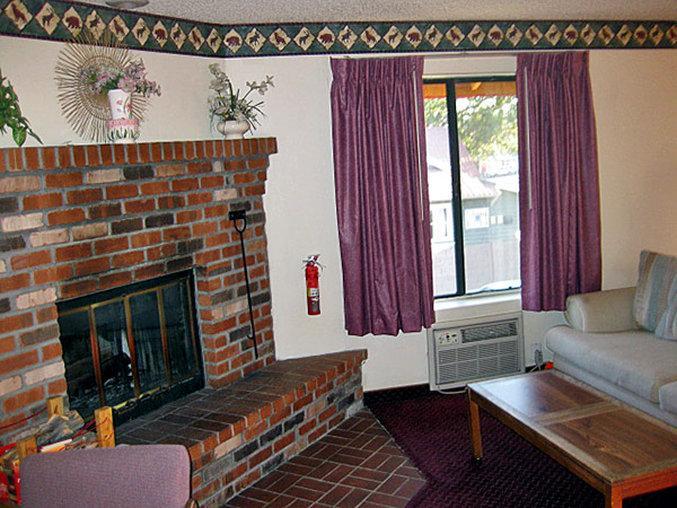Hotel Comfort & Pinetop Show Lakeside