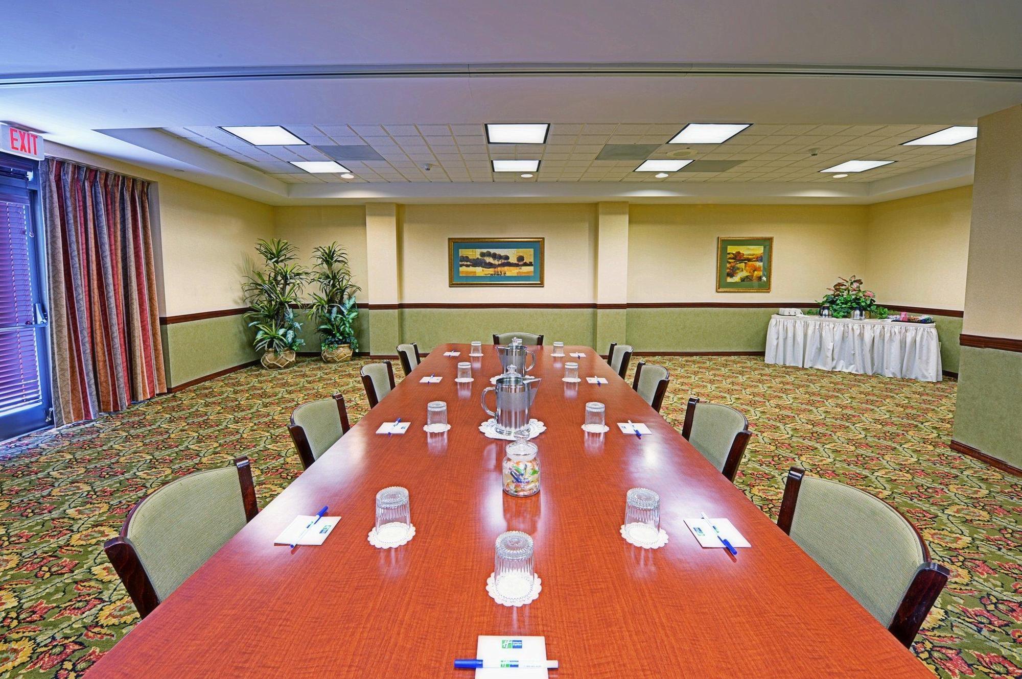 Express & By Ihg 2*