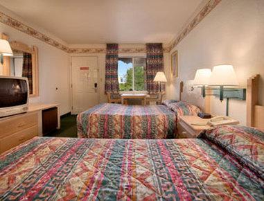 Super 8 By Wyndham Hotel 2*