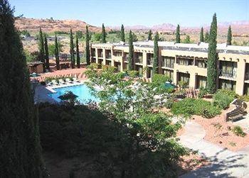 Hotel Courtyard At Powell
