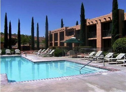 Courtyard At Powell Hotel 3*