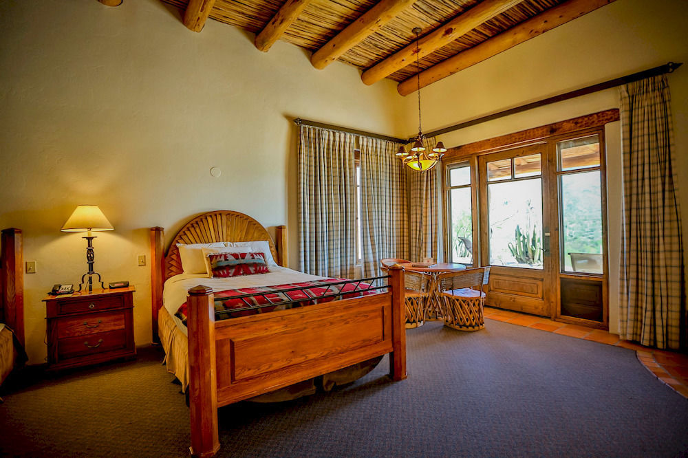 Tanque Guest Ranch Lodge