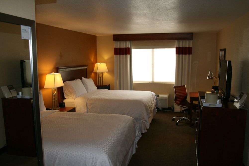 Four Points By Sheraton Airport Hotel 3*