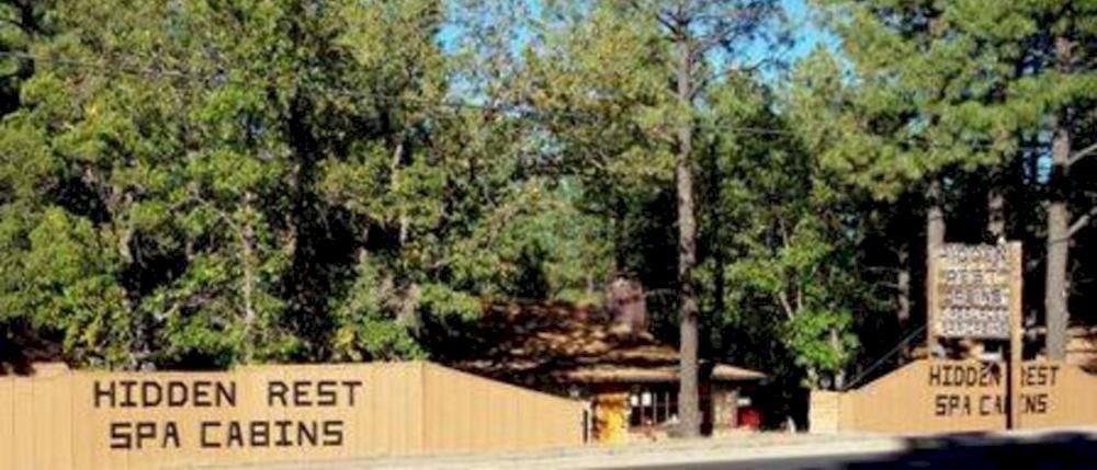 Hidden Rest Cabins Lodge *