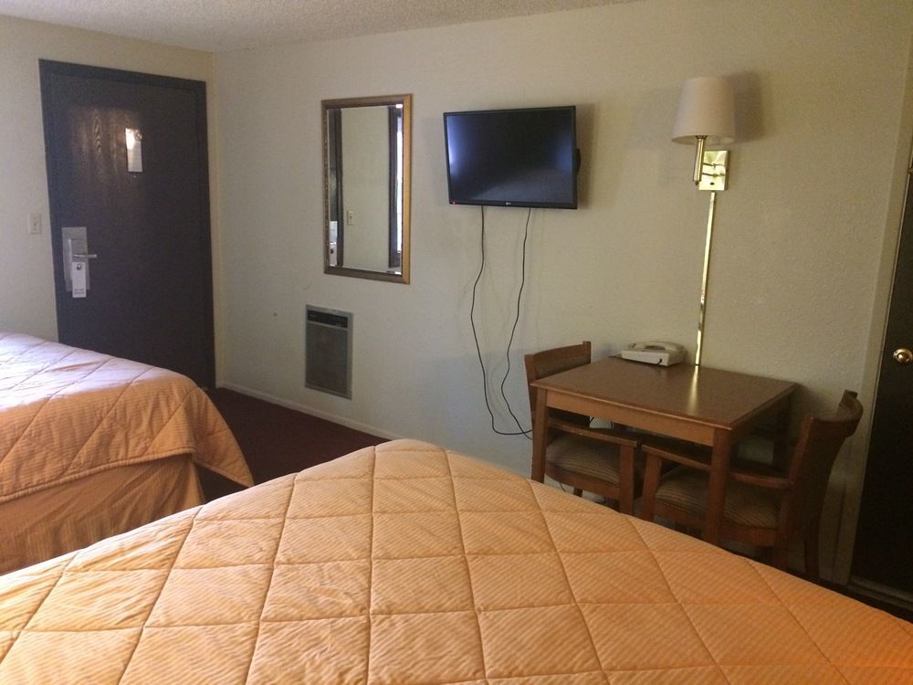 Motel In The Pines