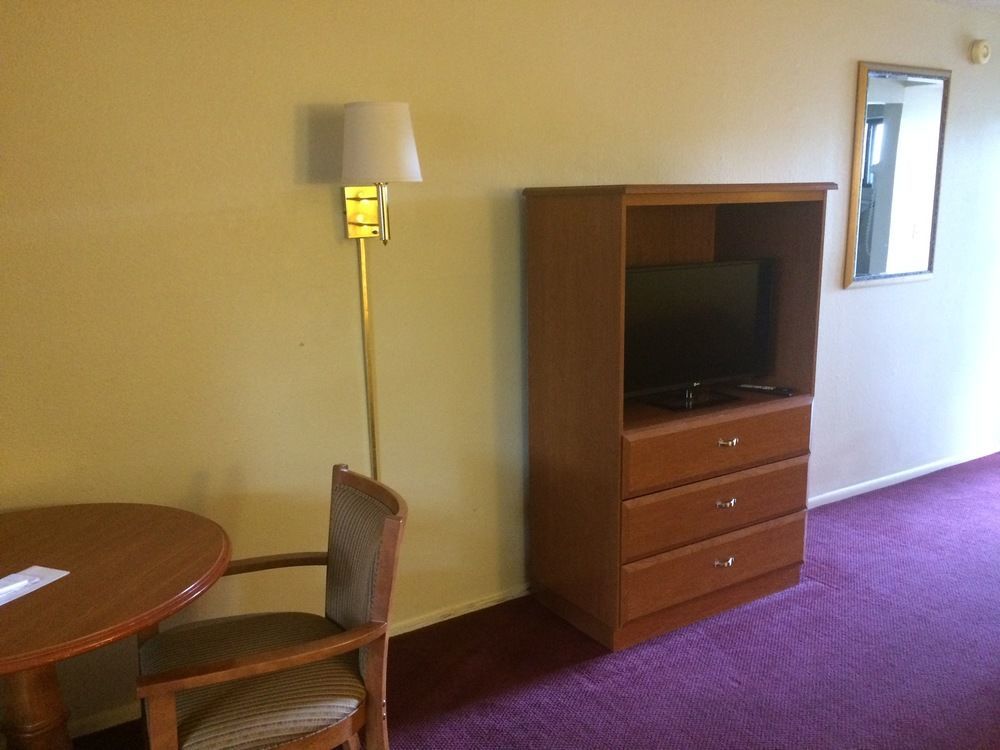 Motel In The Pines