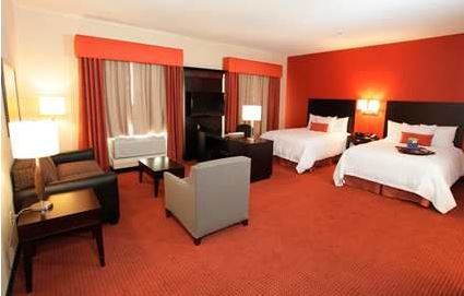 Hotel Hampton & Phoenix Fashion Center
