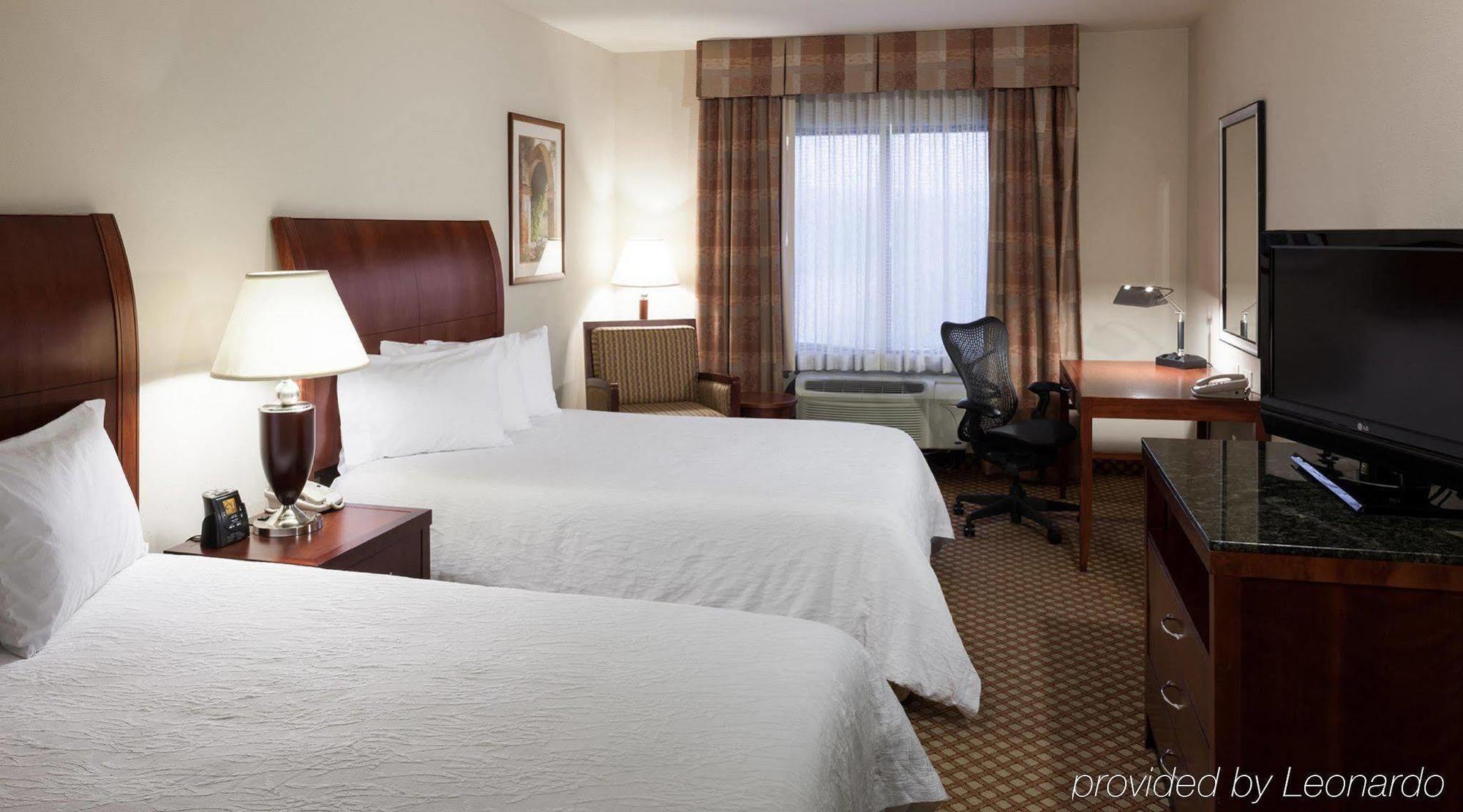 Hilton Garden Airport 3*