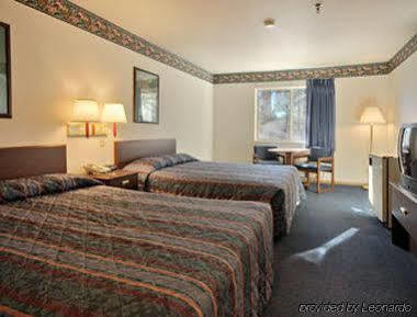 Pinetop Studio Suites 2*